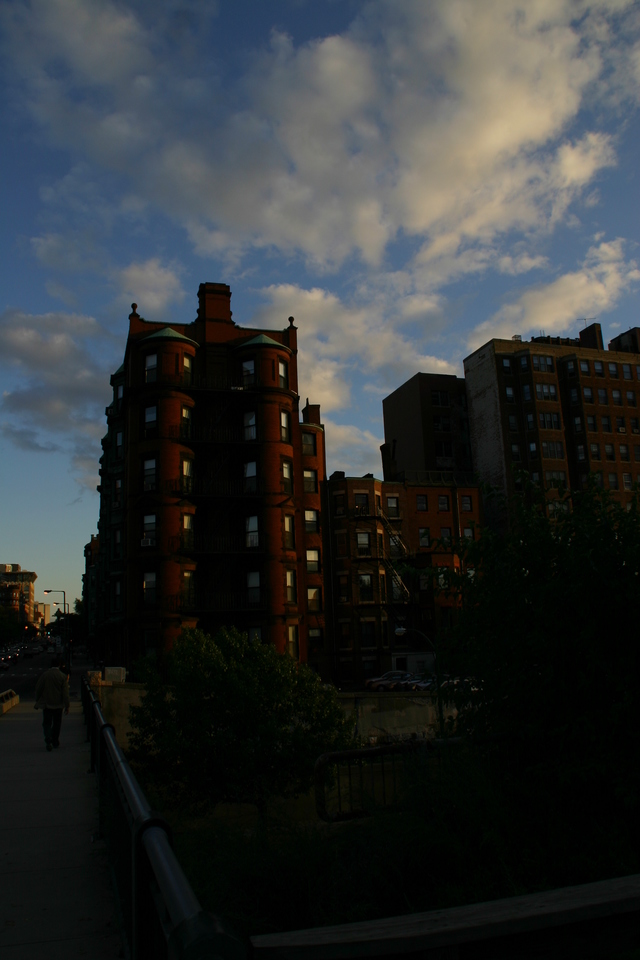 ../pictures/south_side_toward_Fenway_park4.jpg