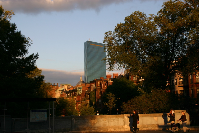 ../pictures/south_side_toward_Fenway_park6.jpg