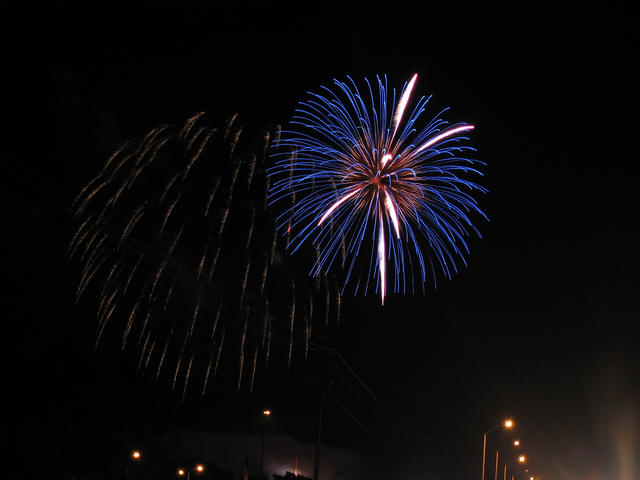 ../pictures/fireworks5.jpg