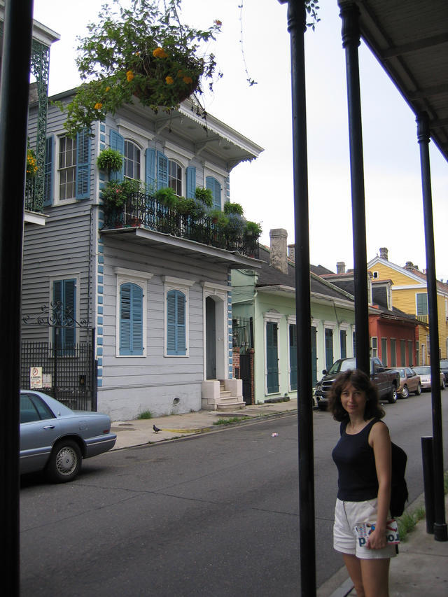 ../pictures/Gwen_in_French_Quarter.jpg