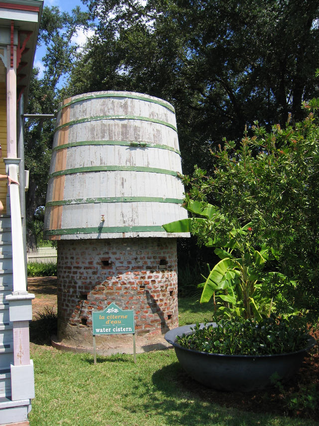 ../pictures/Laura_cistern.jpg