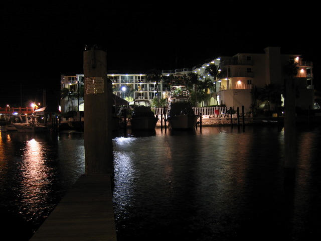 ../pictures/marina_at_night3.jpg