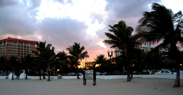../pictures/sunset_in_Ft_Lauderdale.jpg
