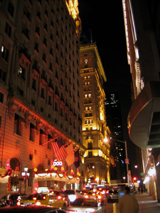../pictures/street_by_night2.jpg