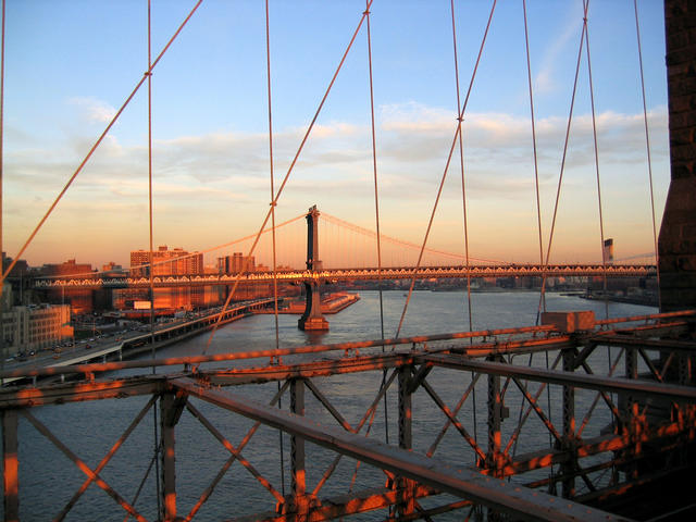 ../pictures/uptown_from_Brooklyn_bridge.jpg