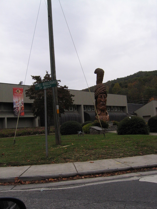../pictures/Cherokee_village2.jpg