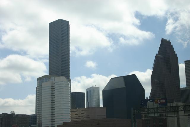 ../pictures/downtown_Houston4.jpg