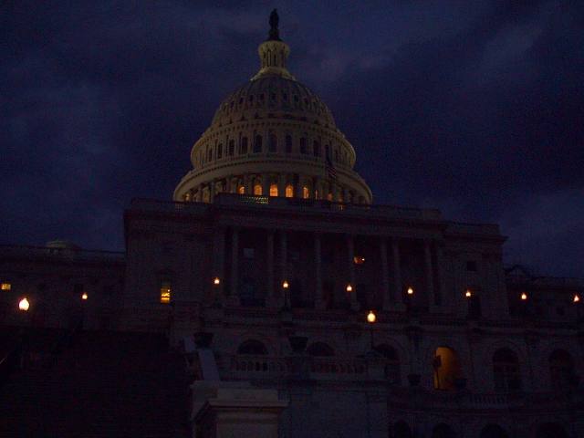 ../pictures/Capitol_by_night3.jpg
