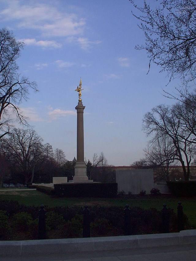 ../pictures/Some_golden_monument.jpg