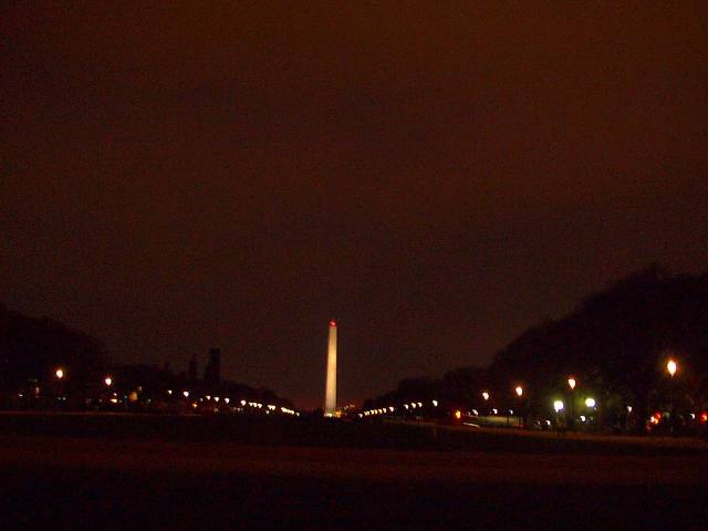 ../pictures/Washington_monument_by_night.jpg