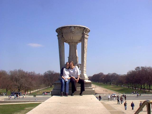 ../pictures/lincoln_memorial_and_the_girlz.jpg