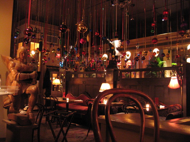 ../pictures/ornaments_in_the_bar2.jpg